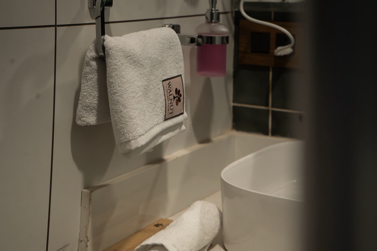 Deluxe Room — Bathroom Details