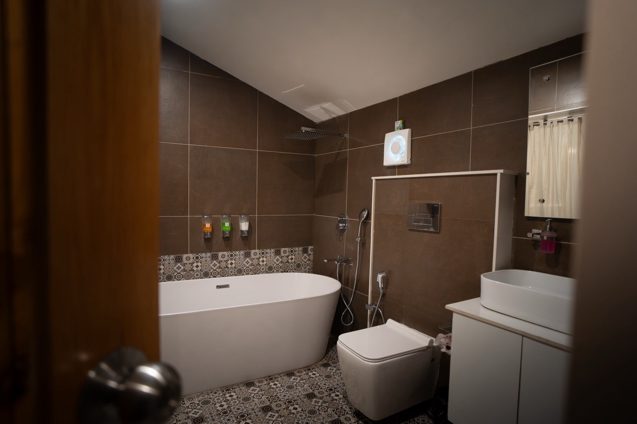 Premium Studio — soaking bathtub